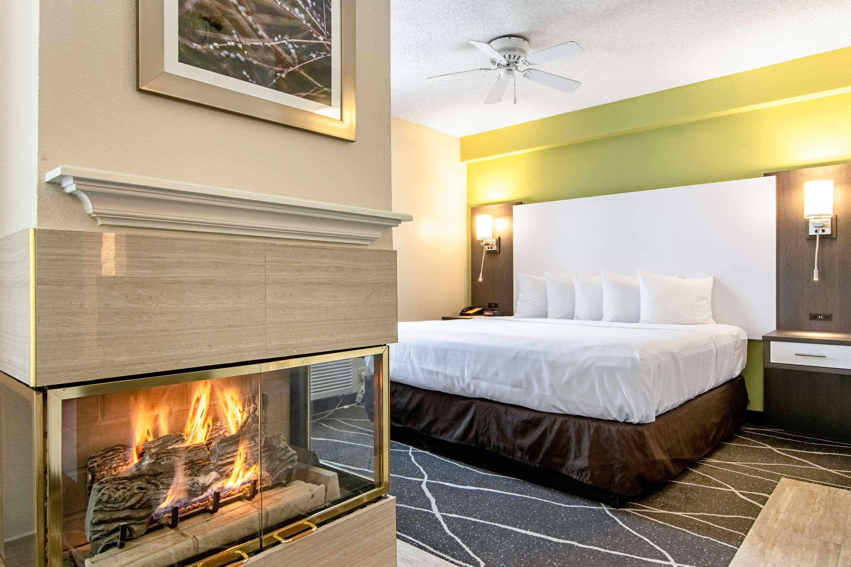Clarion Inn Willow River Sevierville Exterior photo